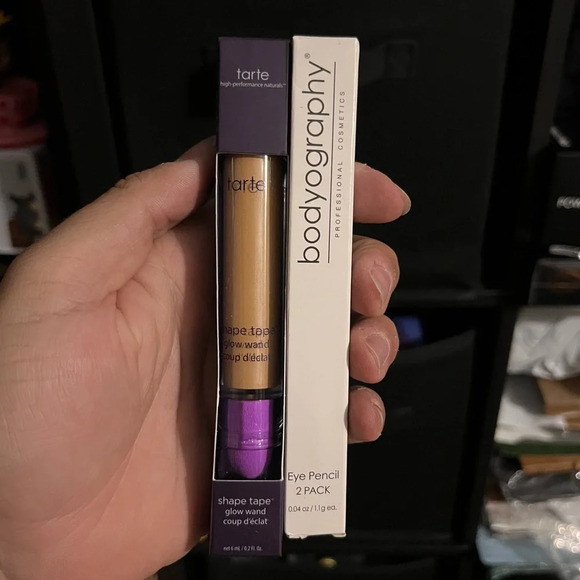 MAKEUP BUNDLE - Picture 4 of 7